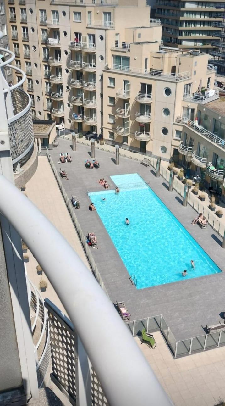 Appartement Met Zeezicht, Zwembad & Garage Ostenda Esterno foto