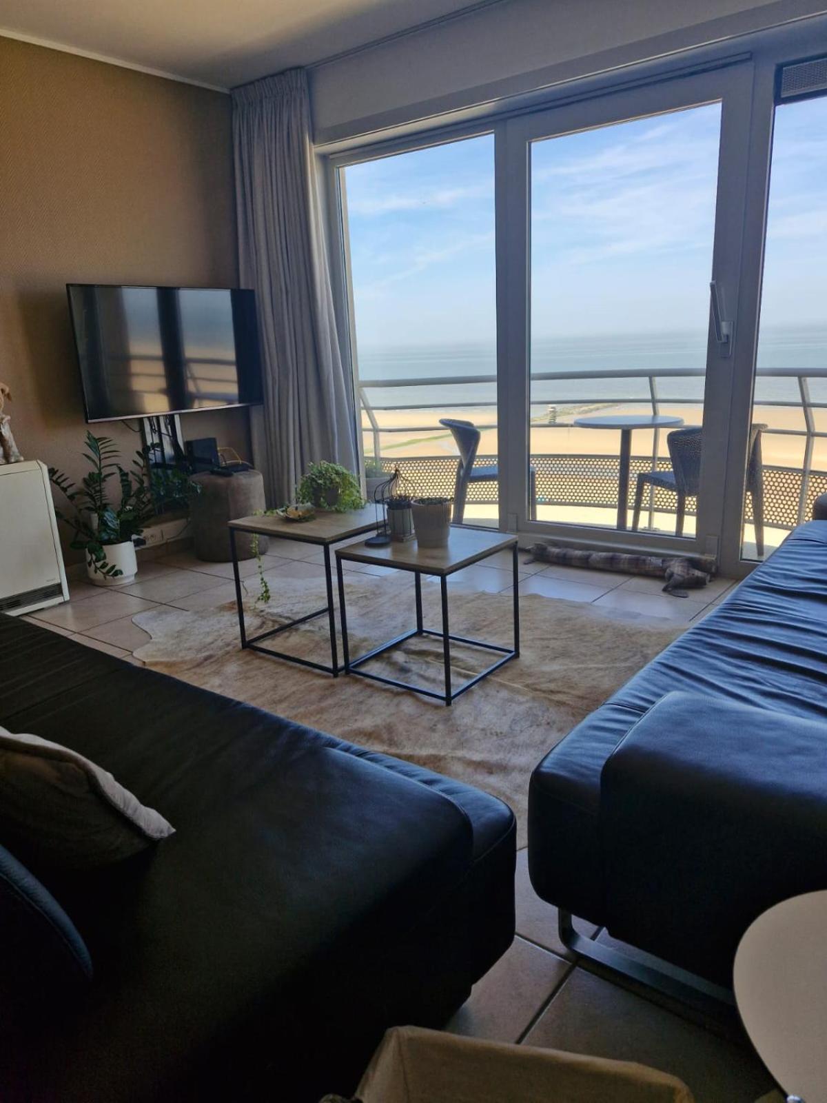 Appartement Met Zeezicht, Zwembad & Garage Ostenda Esterno foto